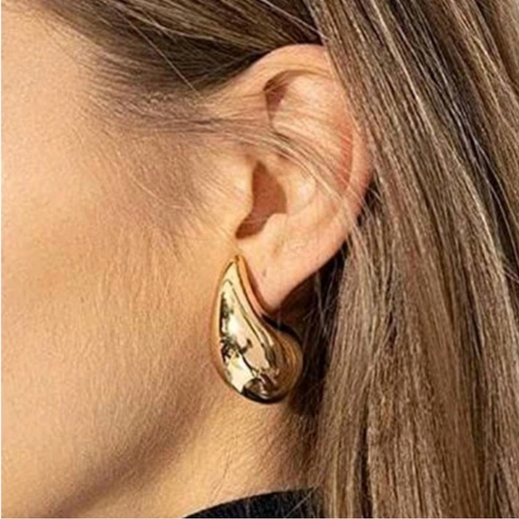 Anthro The Petra Short Drop Earrings - Picture 5 of 5